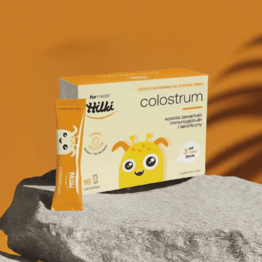 HILKI COLOSTRUM - siara bydlęca bogata w immunoglobuliny dla dzieci na kamieniu na tle zachodzącego słońca