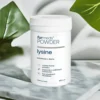Formeds POWDER LYSINE - czysty skład L-lizyny, bez dodatków w opakowaniu na marmurowej tacy
