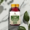 Kapsułki CBD Full Spectrum 5 mg - wygodna alternatywa dla olejków konopnych, w brązowym słoiku na tle marmurowej ściany