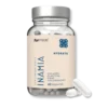 Inamia hydrate w słoiczku, a obok leżą dwie kapsułki
