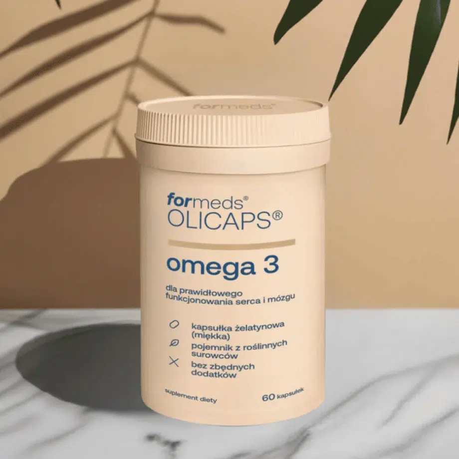 Formeds Olicaps Omega-3 na eleganckim marmurze z zielonymi liśćmi - kwasy EPA i DHA dla zdrowia serca, mózgu i oczu w formie małych kapsułek