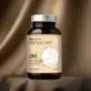 suplement dla kobiet planujących ciążę PRENACAPS OVI z myo-inozytolem i NAC na naturalnym brązowym tekstylnym tle - wspiera regulację hormonów i owulację