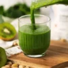 Koktajl ze szpinaku z dodatkiem suplementu diety collagen beauty i sport firmy osavi