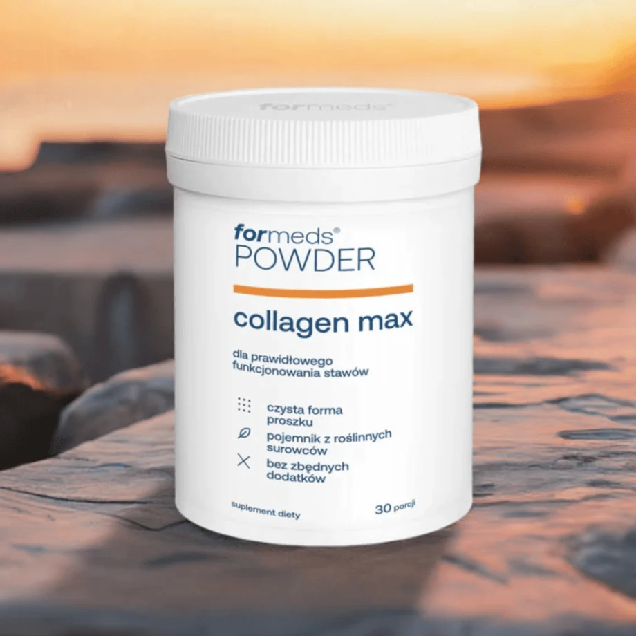 Kolagen Max Formeds na tle pomarańczowego zachodu słońca - suplement z 5000 mg peptydów kolagenowych, kwasem hialuronowym i witaminami wspierający zdrowie stawów i naturalne piękno.