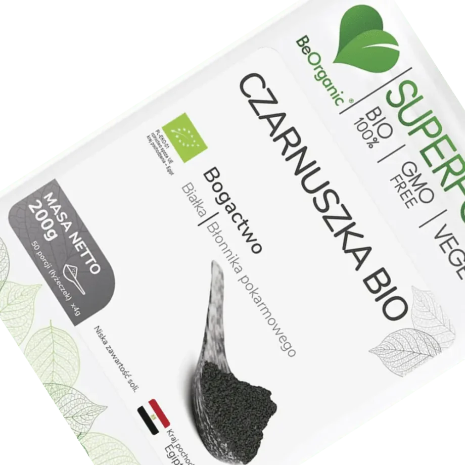 Zbliżenie na opakowanie czarnuszki od beorganic