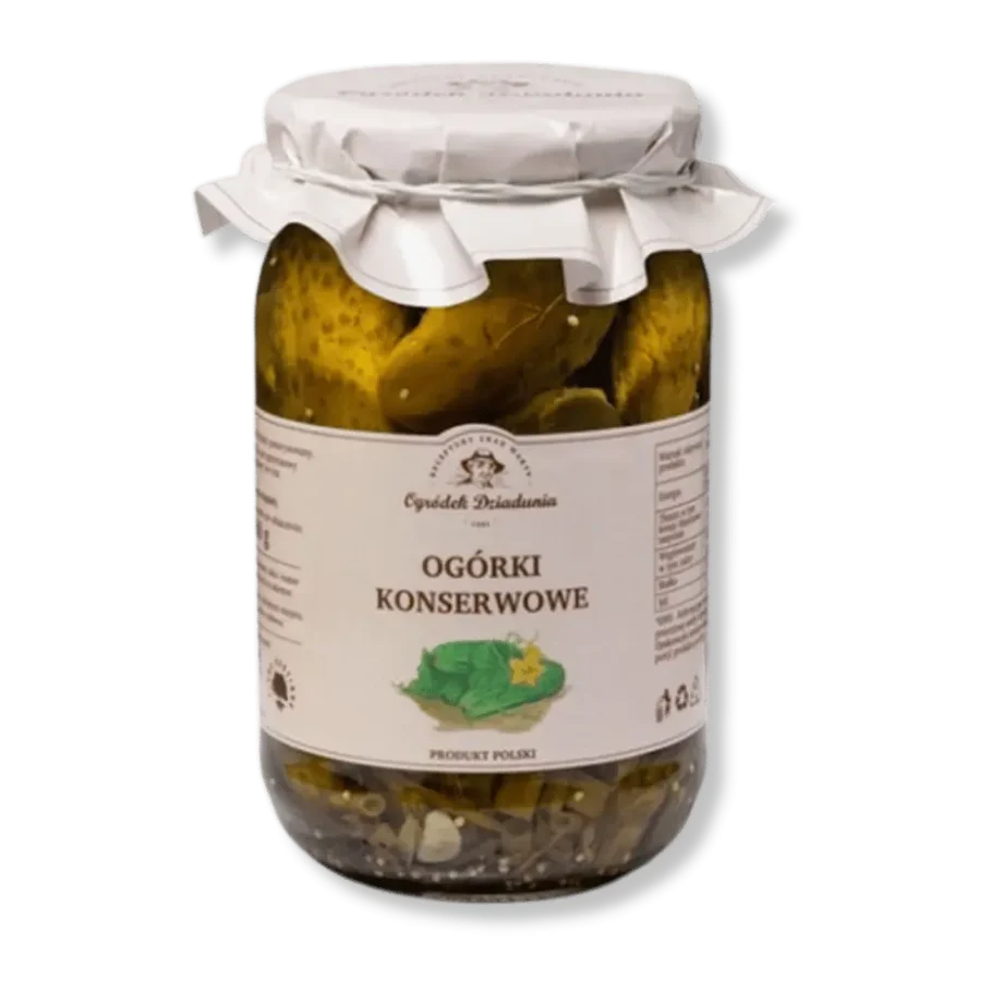 Słoik konerwowych ogórków z ogródka dziadunia na przeźroczystym tle