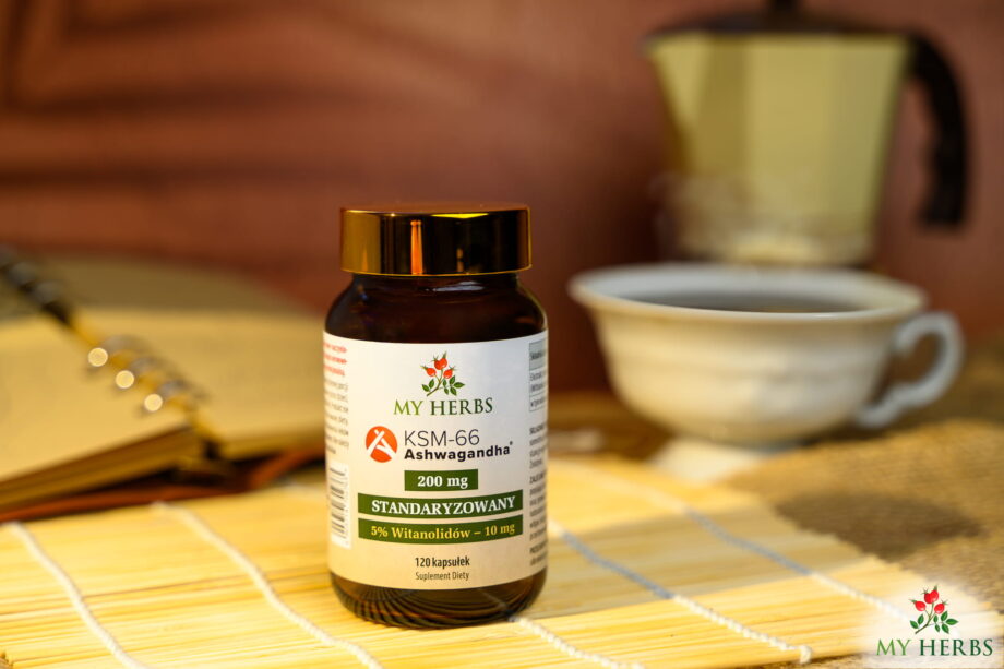 Słoiczek Ashwaganda KSM 66 od my herbs na tradycyjnym chińskim stole