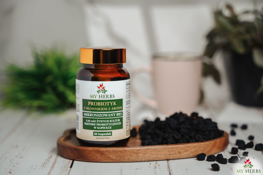 Probiotyk z błonnikiem z aronii na drewnianej podstawce w sklepie 3 filaryzdrowia