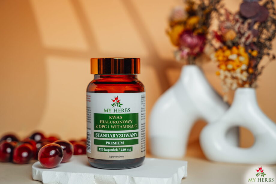 opskoesnir kessu hialuronowego na drewnianym stole od my herbs