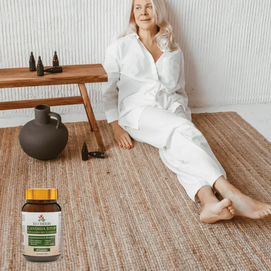 Candida stop od bioherbs na tle siedzącej kobiety na podłodze