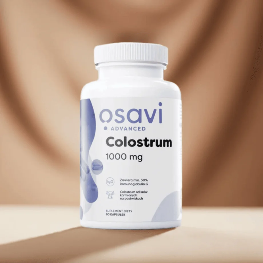 Opakowanie suplementu Colostrum Osavi - 120 kapsułek z siarą bydlęcą na brązowym tle