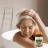 Dojrzała kobieta w wannie z suplementem diety od bioherbs - inozytol + maca