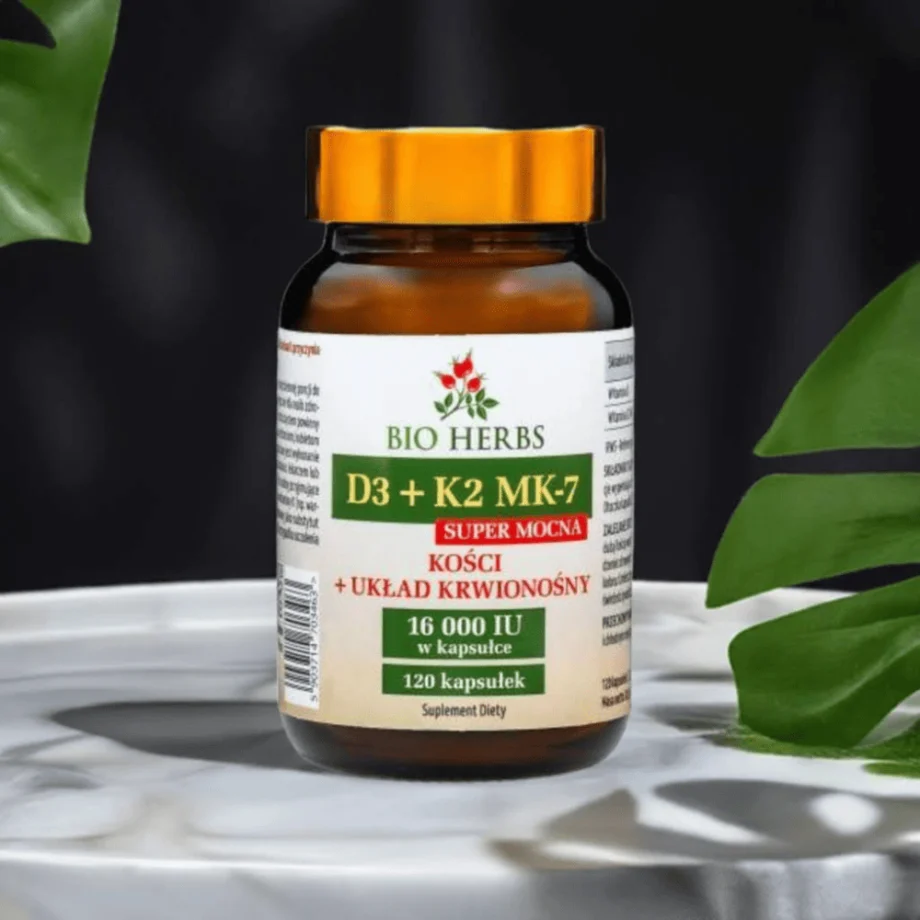 D3 K2 16000 IU Bio-Herbs - suplement premium na marmurowym blacie z zielonym liściem symbolizującym naturalne pochodzenie